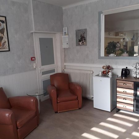 Bed and Breakfast Au Bord De L'Eau Ecluzelles Esterno foto